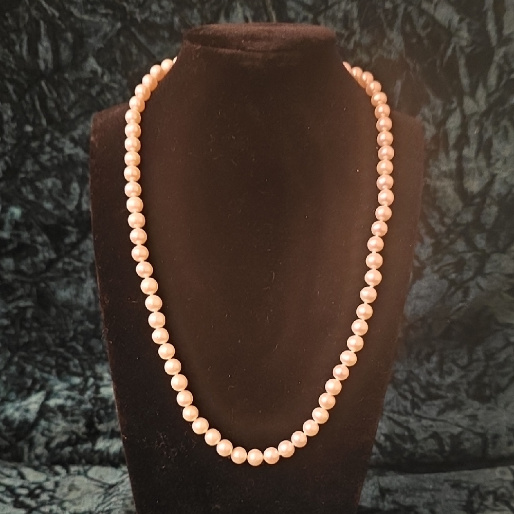 Elegant Pink Pearl Necklace